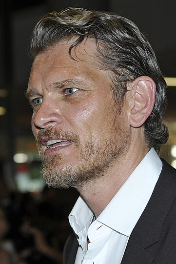 Der Schauspieler Götz Otto sitzt in der Jury und entscheidet, wer der beste deutsche Filmnachwuchs ist und den Förderpreises Neues Deutsches Kino erhält.