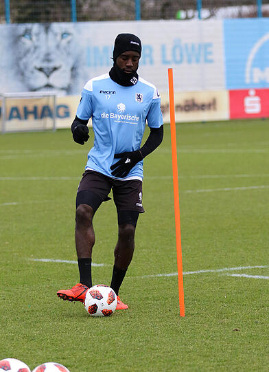 Prince Osei Owusu absolvierte am Montag sein erstes Training beim TSV 1860 - die Bilder!