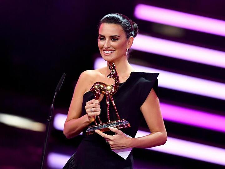 Penélope Cruz will ihren Bambi in die Nähe ihres Oscars stellen.