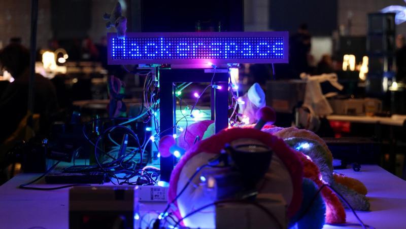 Der Chaos Computer Club lädt zu seinem alljährlichen Kongress. Der Chaos Computer Club lädt zu seinem alljährlichen Kongress.