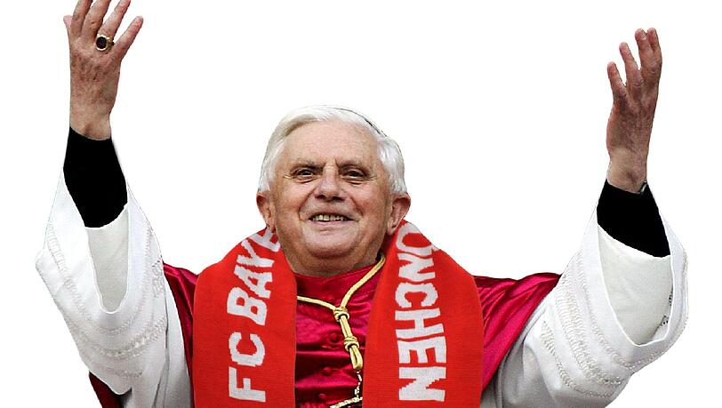 Noch ist es eine Fotomontage - Papst Benedikt mit Bayernschal. Noch ist es eine Fotomontage - Papst Benedikt mit Bayernschal.