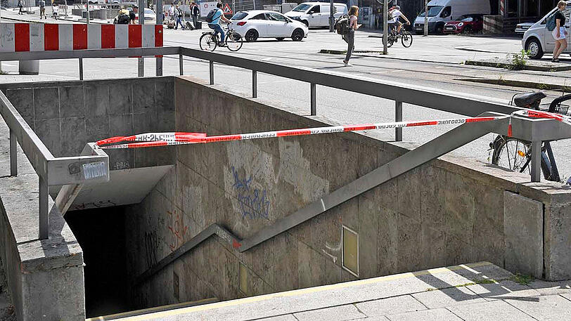 Bis zu 50 Zentimeter hoch steht das Wasser am Dienstag in einem Münchner S-Bahn-Tunnel. Der Zugverkehr ist lahmgelegt, die Feuerwehr ist stundenlang mit Abpumpen beschäftigt. Hunderttausende Menschen sind betroffen.