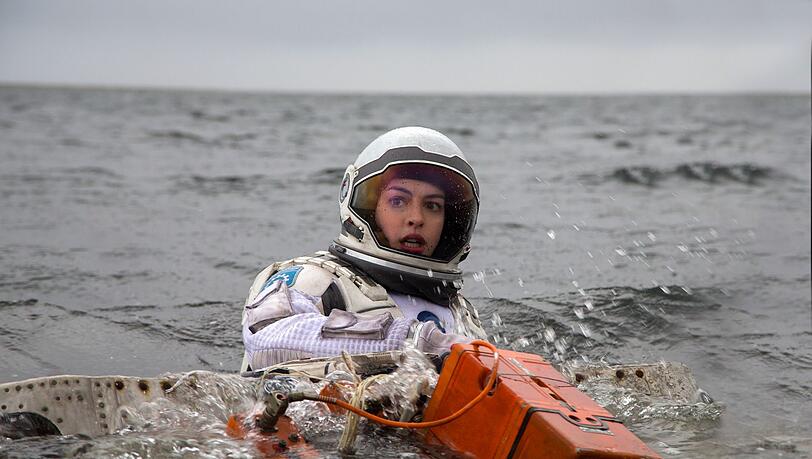 Dr. Amelia Brand (Anne Hathaway) will die Menschheit retten.