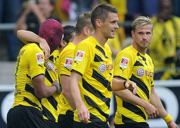 13. August 2014: Borussia Dortmund - FC Bayern München 2:0

Bei der ersten Siegerehrung der Saison bleibt den erfolgsverwöhnten Bayern nur die Zuschauerrolle. Neben der Niederlage gegen den Erzrivalen schmerzt die schwere Knieverletzung von Javi Martínez. Pierre-Emerick Aubameyang feiert sein 2:0 mit Spider-Man-Maske.
