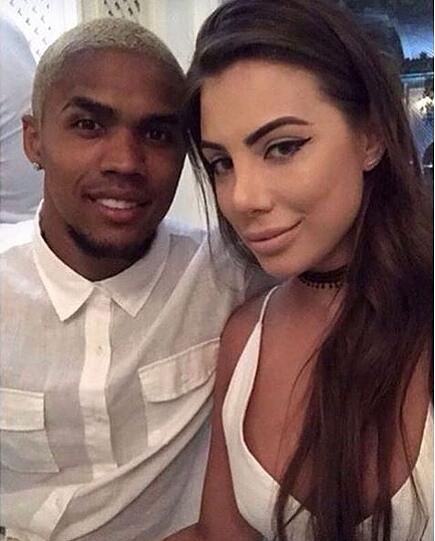 Der aktivste Instagramer des FC Bayern ist Douglas Costa mit 1099 Beiträgen. Die Belohnung: Platz 9 und 2,3 Millionen Follower für den schnellen Brasilianer.