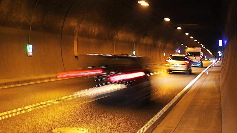 Bauliche Mängel könnten laut Rechnungsprüfungsamt zu einer monatelangen Schließung des Josef-Deimer-Tunnels führen.