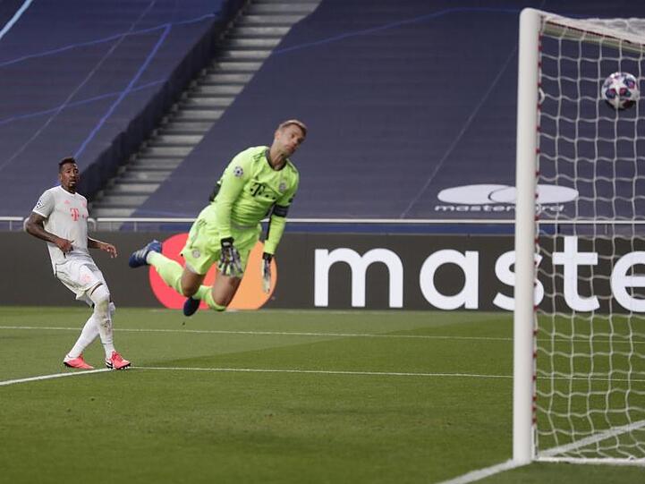 Kurz nach der Führung kassierte Bayern-Torhüter Manuel Neuer ein unglückliches Eigentor von David Alaba (nicht im Bild).