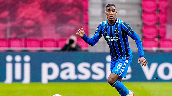 Bayerns Wunschspieler fürs zentrale Mittelfeld: Ryan Gravenberch (19) von Ajax Amsterdam, der eine Alternative zu Joshua Kimmich und Leon Goretzka sein soll.