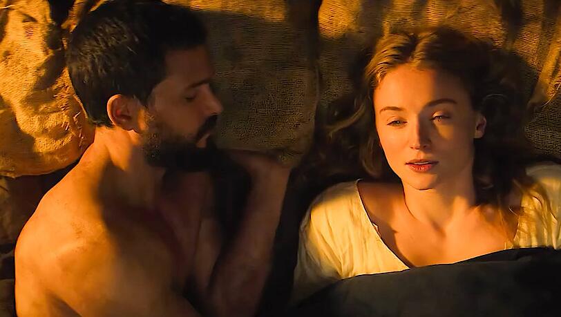 Kit Harington und Sophie Turner kamen sich in ihren Rollen für "The Dreadful" sehr nahe, was für beide eine besondere Herausforderung darstellte. Kit Harington und Sophie Turner kamen sich in ihren Rollen für "The Dreadful" sehr nahe, was für beide eine besondere Herausforderung darstellte.