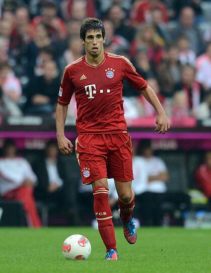 An seinem 24. Geburtstag darf 40-Millionen-Transfer Javi Martínez zum ersten Mal für die Bayern spielen. In der 77. Minute löst er Schweinsteiger ab - und beeindruckt mit einem Pass.