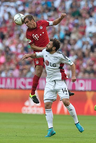 Philipp Lahm, Note 3: Musste den Fokus auf Defensivarbeit legen angesichts der dünnen Personaldecke im Abwehrbereich. Bildete mit David Alaba und Juan Bernat die wohl offensivste Dreierkette der Vereinsgeschichte. Tat das zuverlässig wie immer. Offensiv selten aktiv. Aber da gibt es ja noch Arjen Robben, der das im Alleingang schafft.