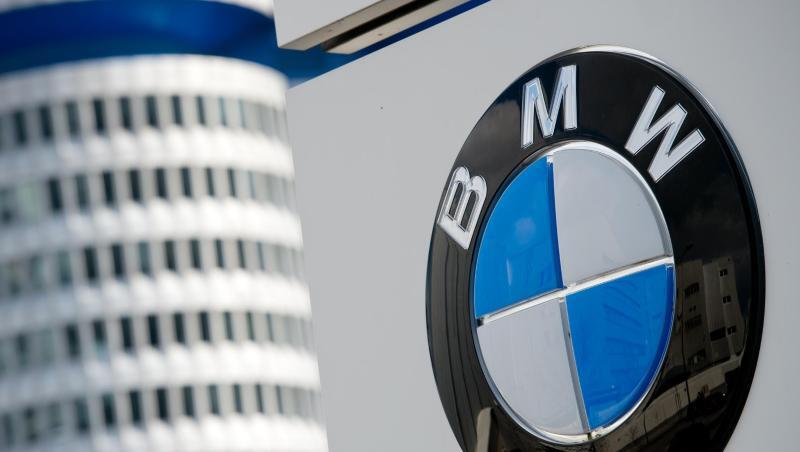 Das BMW-Logo ist vor dem Verwaltungsgebäude (BMW-Turm) in München zu sehen. Das BMW-Logo ist vor dem Verwaltungsgebäude (BMW-Turm) in München zu sehen.