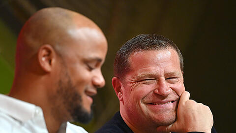 Haben einen klaren Plan, wie der Bayern-Kader Zukunft aussehen soll: Vincent Kompany (li.) und Max Eberl.