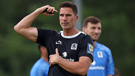 Muskeln zeigen, aber bitte nicht zu viel: Patrick Glöckner ist darum bemüht, die Euphorie nicht überschwappen zu lassen.