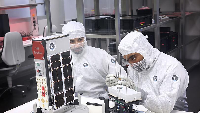 Die Arbeit an den kleinen Satelliten ist &auml;u&szlig;erst kompliziert. (Archivbild)