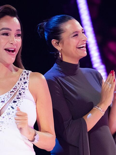 Gro&szlig;e Performances, gro&szlig;e Begeisterung im Rateteam bei Verona Pooth (links) und Amira Aly. Bei einem Promi-Auftritt bei "The Masked Singer" (ProSieben) stockte Verona allerdings der Atem.
