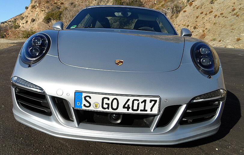 Der neue Porsche 911 Carrera GTS ist eine Sportmaschine mit hoher Alltagstauglichkeit. Er bringt es auf 430 PS und über 300 km/h Spitze.