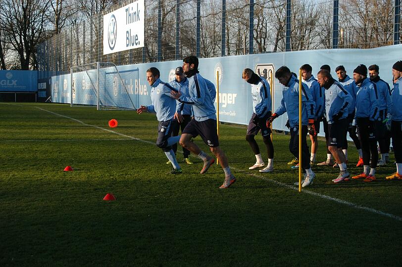 Die Löwen übten bei der Trainingseinheit am Dienstagnachmittag vor allem das Kombinationsspiel.