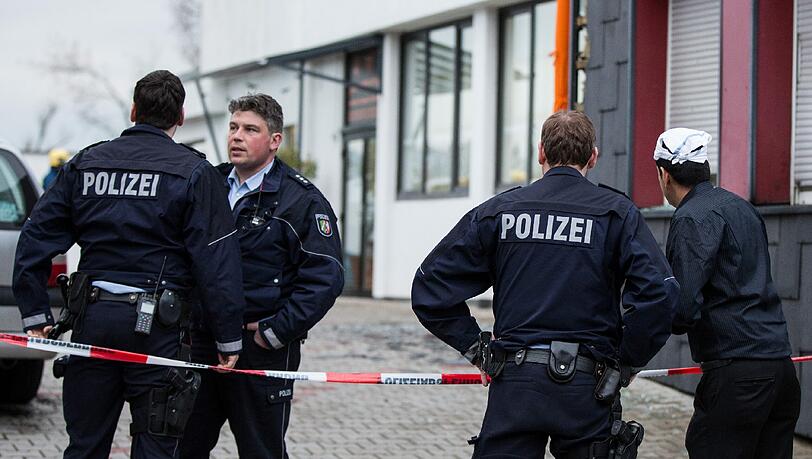 Bei einer Explosion in dem Sikh-Gebetshaus in Essen sind drei Menschen verletzt worden, davon einer schwer.