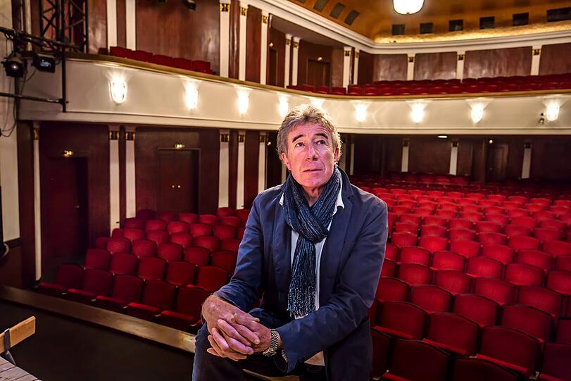 Thomas Pekny, der Leiter und Geschäftsführer der Komödie im Bayerischen Hof und der Münchner Tournee in seinem leeren Theater.