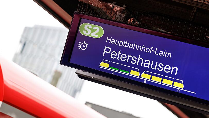 Grün steht für viele freie Plätze, gelb für mittlere Auslastung im Wagon.