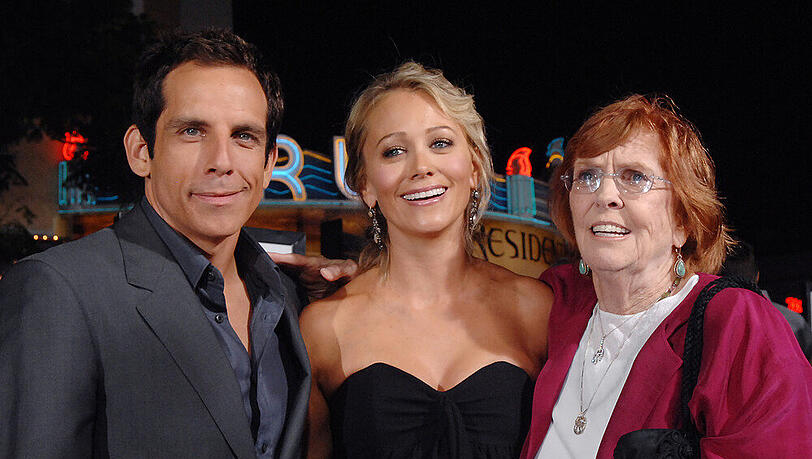 Ben Stiller mit seiner Mutter Anne Meara (r.) und seiner Frau Christine Taylor (M.) Ben Stiller mit seiner Mutter Anne Meara (r.) und seiner Frau Christine Taylor (M.)