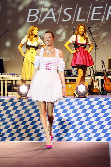 Eindrücke von der "Nacht der Tracht" 2012: Bei der Modenschau liefen u.a. Caroline Beil, Monica Ivancan, Jessica Kastrop, Giulia Siegel und Jasmin Wagner über den Laufsteg.