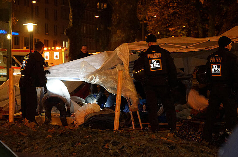 Am Freitagabend räumte die Polizei das Flüchtlingscamp am Sendlinger Tor. Die Bilder vom Einsatz.