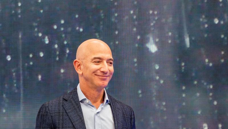 Jeff Bezos ist Chef von Amazon und der wohl reichste Mensch der Welt. Jeff Bezos ist Chef von Amazon und der wohl reichste Mensch der Welt.