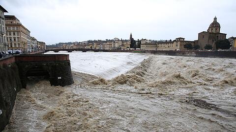Im März waren insbesondere die Toskana und die Emilia-Romagna von Unwettern betroffen, so wie hier am Fluss Arno. (Archivbild)