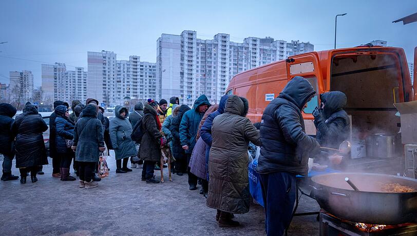 Auch ohne neue russische Angriffe auf Energieanlagen machen den Menschen in Kiew die bisherigen Sch&auml;den an der Infrastruktur t&auml;glich zu schaffen. (Archivbild)