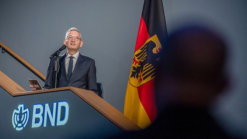 Der Pr&auml;sident des Bundesnachrichtendienstes, Martin J&auml;ger, will den BND zu einer schlagkr&auml;ftigen Abwehreinheit gegen Angriffe auf Deutschland machen.