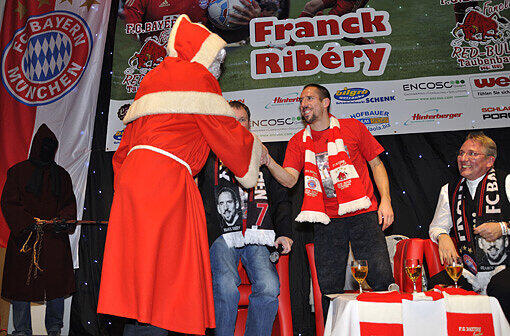 Bei den Red Bulls Taubenbach traf Franck Ribéry auf den Weihnachtsmann.