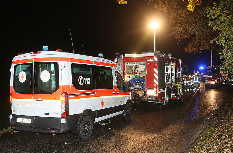 Nach dem Zusammenstoß wurde der 21-Jährige in seinem Audi-Wrack eingeklemmt. Er starb noch am Unfallort. Die Bilder vom Unfall.