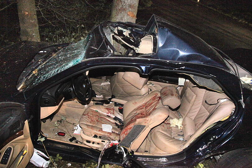 Unfall bei Vilsbiburg: Horror-Crash: Freunde trauern um die Toten - Bayern - Abendzeitung München