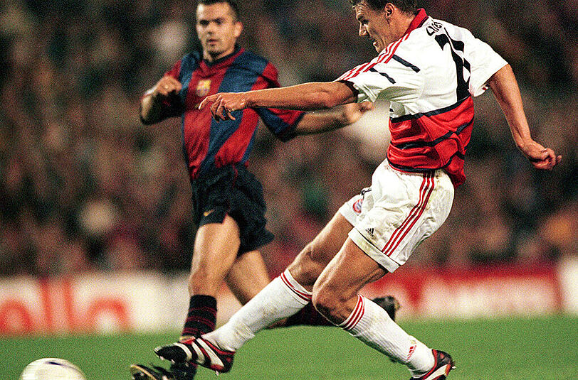 4.11.1998 FC Barcelona &ndash; FC Bayern: Zwei Wochen später heißt der Sieger wieder FC Bayern. Diesmal nach Toren von Zickler (r.) und Salihamidzic, die den Rückstand durch Giovanni noch in einen Erfolgserlebnis drehen. Etwas mehr als sechs Monate später stehen sie wieder im Camp Nou auf dem Rasen. Aber das ist eine andere Geschichte.