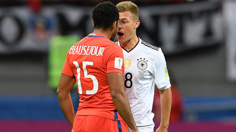Joshua Kimmich 	- Note 3: Laufstark, engagiert, aber vor allem in der Defensive gebunden, denn über die starke linke Seite der Chilene lief viel. Trotzdem: als offensiver Außenverteidiger in der Nationalmannschaft alternativlos.