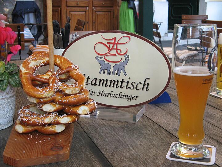In diesem Biergarten sitzt AZ-Leser Klaus Stadtler gern mit alten Freunden.