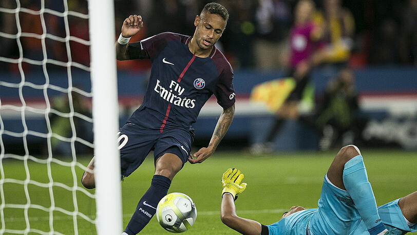 Zwei Tore selbst erzielt, zwei weitere Treffer vorbereitet: Neymar beim Heimdebüt für Paris St. Germain. Zwei Tore selbst erzielt, zwei weitere Treffer vorbereitet: Neymar beim Heimdebüt für Paris St. Germain.