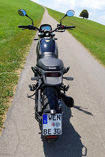 Schlank gebaut: Das typische Durchschlängeln, das Autofahrer so nervt, ist mit der Cross kein Problem.