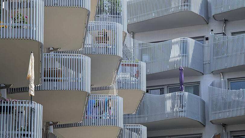 Die Preise für Neubau-Eigentumswohnungen sind 2024 gesunken. Ob nun auch die Mietpreise fallen? Daran hat ein Immobilien-Experte der Stadt Zweifel. Die Wohnungen auf dem Bild stehen übrigens in Neuperlach.