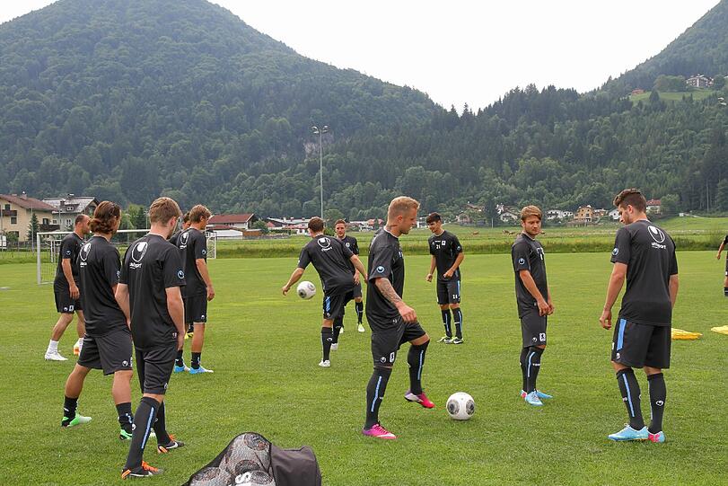 Erste Trainingseinheit der Löwen auf dem Sportplatz von Wörgl.