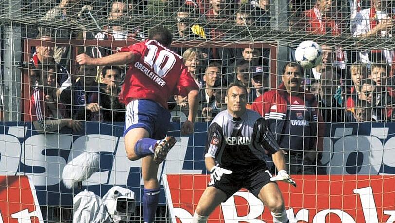 Ein Kopfball für die Ewigkeit: Vor 20 Jahren machte Markus Oberleitner den FC Bayern zum Meister. Ein Kopfball für die Ewigkeit: Vor 20 Jahren machte Markus Oberleitner den FC Bayern zum Meister.