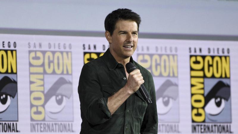 Tom Cruise kam mit einem Präsent zur Comic-Con-Messe. Tom Cruise kam mit einem Präsent zur Comic-Con-Messe.