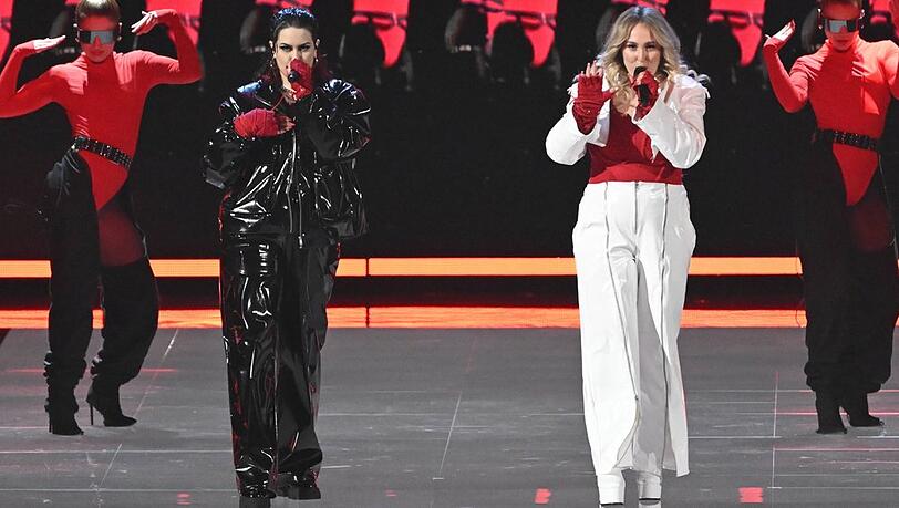 Das Duo Teya & Salena ist im Halbfinale für Österreich aufgetreten.