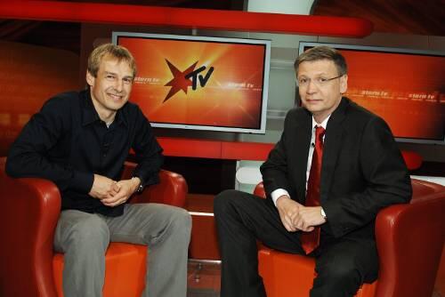 Am Mittwoch plauderten sie miteinander im Fernsehen: Jürgen Klinsmann und Günther Jauch.