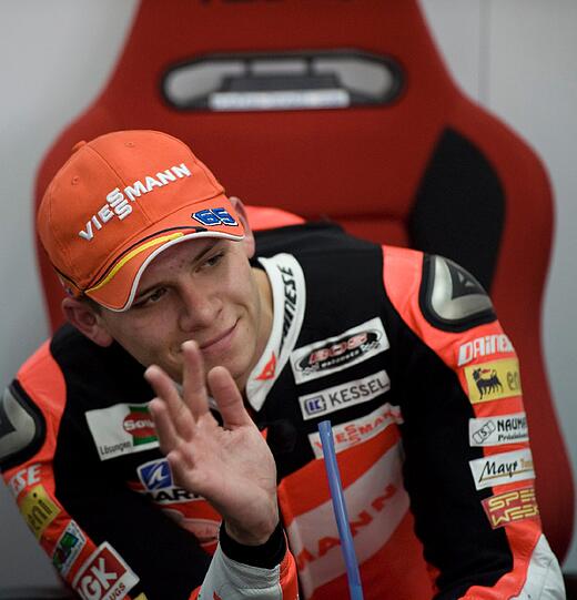 Erstmals seit 18 Jahren und dem WM-Titel von Dirk Raudies in der 125ccm-Klasse ist mit Bradl wieder ein deutscher Motorrad-Pilot ganz oben auf dem Podium.