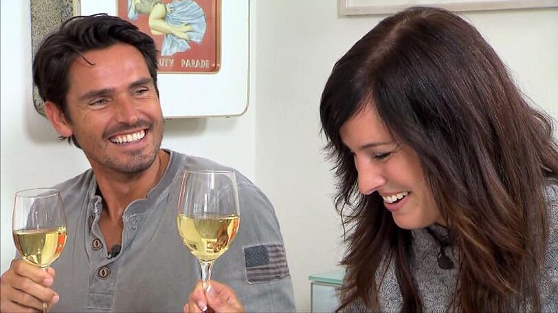 Mona freut sich über den Besuch vom Bachelor bei ihrer Familie in Luzern.