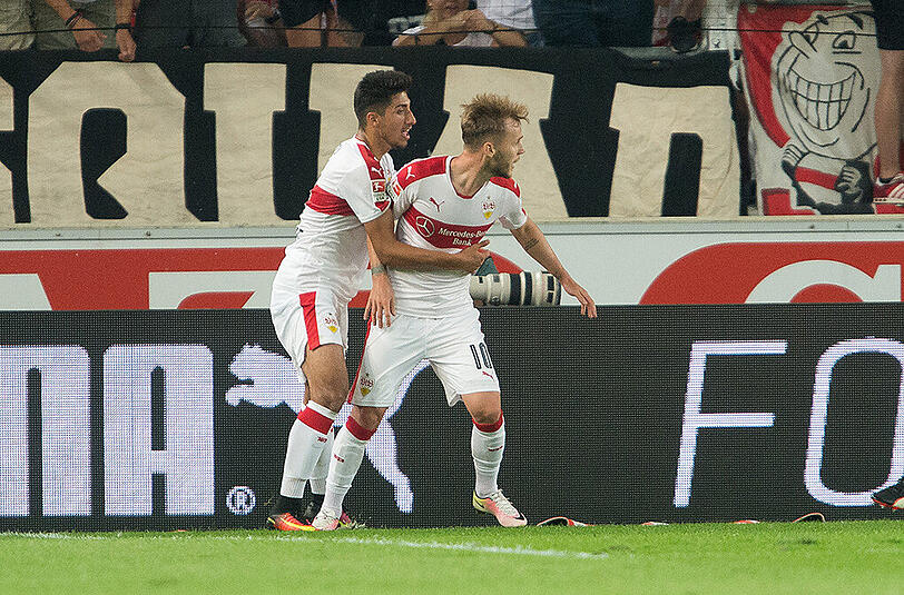 Alexandru Maxim (r.) sorgte für den zwischenzeitlichen 1:1-Ausgleichstreffer. Kurz vor Schluss sorgte Kapitän Christian Gentner dann für den Stuttgarter Sieg gegen St. Pauli.