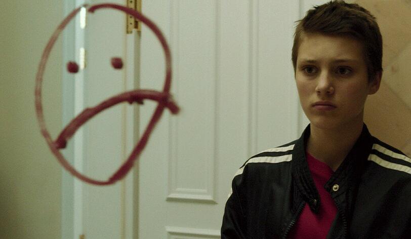 Rosemari (Ruby Dagnall) sucht ihre leibliche Mutter.